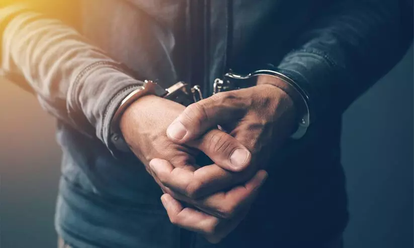 100 കിലോ ചന്ദനത്തടികളുമായി രണ്ടുപേർ പിടിയിൽ