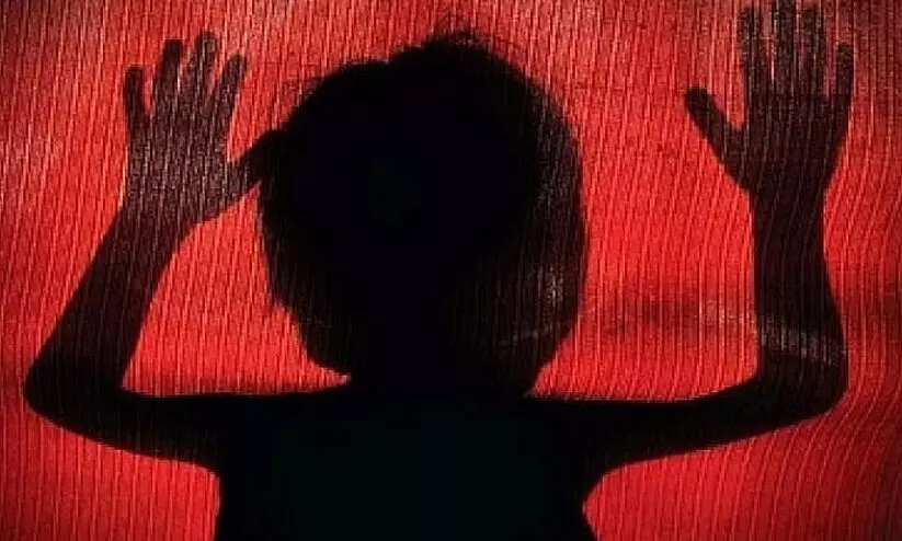 പ്രായപൂർത്തിയാകാത്ത മകളെ പിതാവും സുഹൃത്തും ചേർന്ന് കൂട്ടബലാത്സംഗം ചെയ്തു - പൊലീസിൽ പരാതി നൽകി അമ്മ