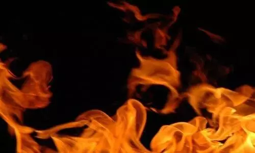 ഷാർജയിൽ ആക്രി ഗോഡൗണിൽ തീപിടിത്തം ഷാർജയിൽ ആക്രി ഗോഡൗണിൽ തീപിടിത്തം