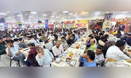 സ​ഫാ​രി മാ​ൾ ഇ​ഫ്‌​താ​ർ സം​ഗ​മം