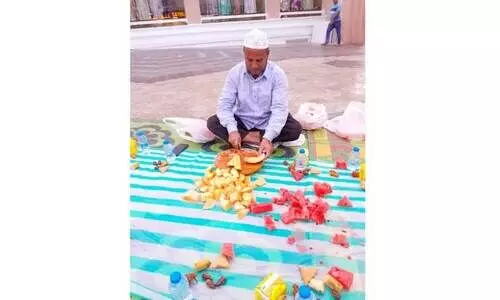 മത്ര സൂഖ് ദര്വാസയിലെ ഈ ഇഫ്താറിന് മാധുര്യമേറെയാണ്... മത്ര സൂഖ് ദര്വാസയിലെ ഈ ഇഫ്താറിന് മാധുര്യമേറെയാണ്...