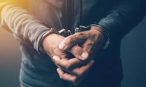 100 കിലോ ചന്ദനത്തടികളുമായി രണ്ടുപേർ പിടിയിൽ