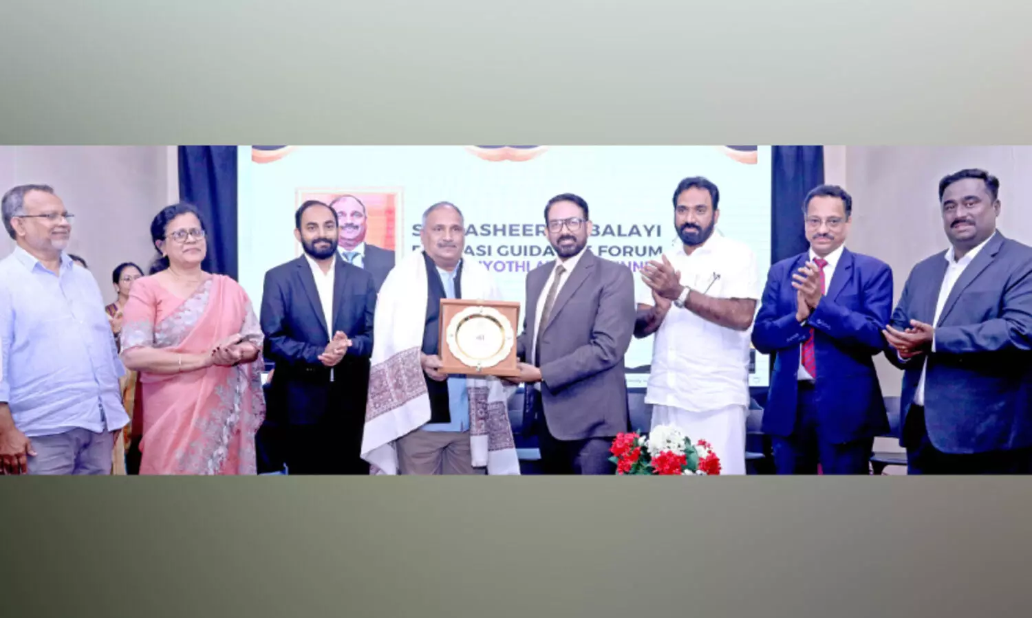 പി.​ജി.​എ​ഫ് ഇ​ഫ്താ​ർ മീ​റ്റും പു​ര​സ്കാ​ര വി​ത​ര​ണ​വും സം​ഘ​ടി​പ്പി​ച്ചു