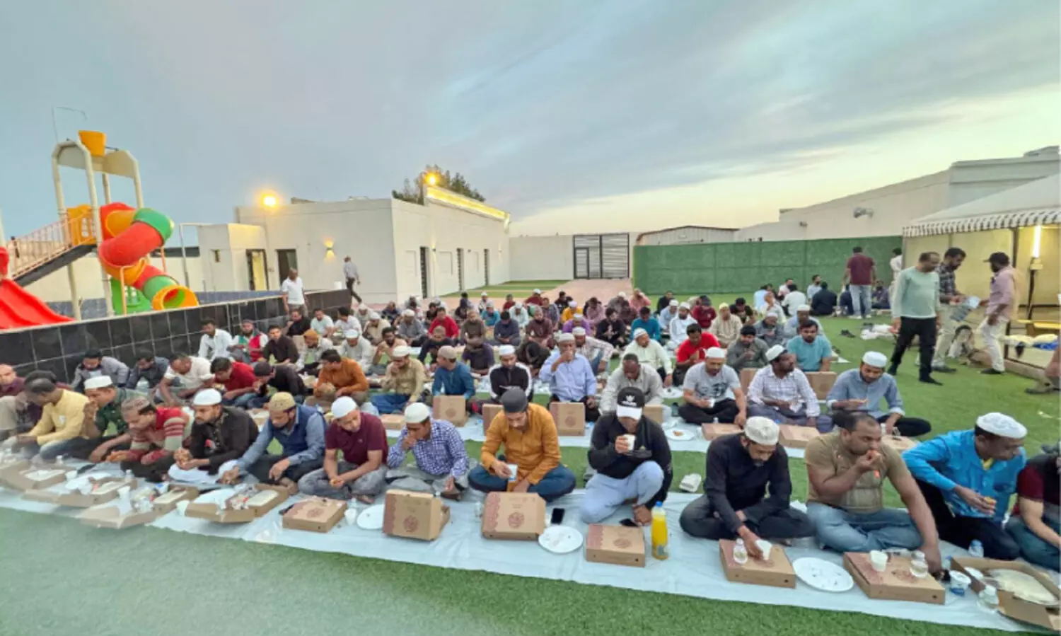 ക​ബ്ദി​ൽ തൊ​ഴി​ലാ​ളി​ക​ൾ​ക്ക് ഇ​ഫ്താ​ർ വി​രു​ന്നൊ​രു​ക്കി ഐ.​എം.​സി.​സി