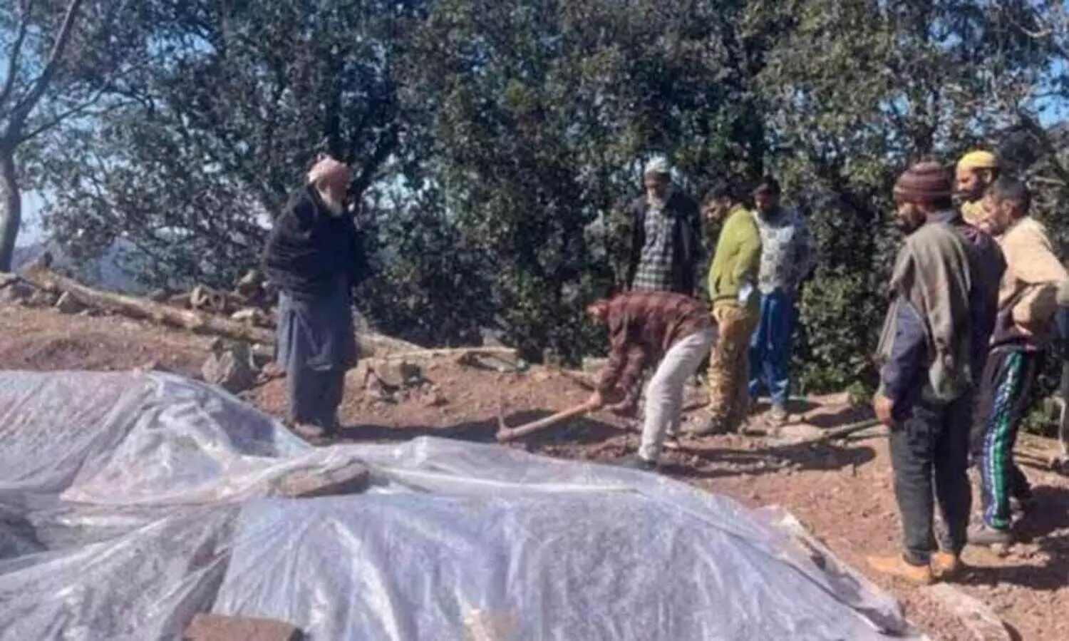 ജമ്മുകശ്മീരിൽ രണ്ടുമാസത്തിനുള്ളിൽ 17 ദുരൂഹ മരണങ്ങൾ; പകുതിപേരും മരിച്ചത് വിഷം ഉള്ളിൽ ചെന്ന് -സി.ബി.ഐ അന്വേഷണം വേണമെന്ന് ആവശ്യം