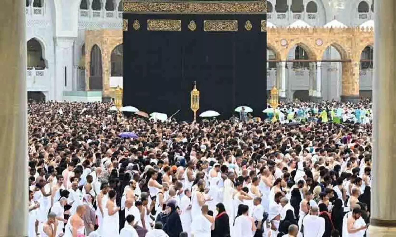 കനത്ത മഴയിലും മക്ക ഹറമിൽ നിറഞ്ഞുകവിഞ്ഞ്​ വിശ്വാസികൾ