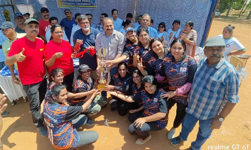 വ​നി​താ ത്രോ​ബാ​ൾ ടൂ​ർ​ണ​മെ​ന്റ്