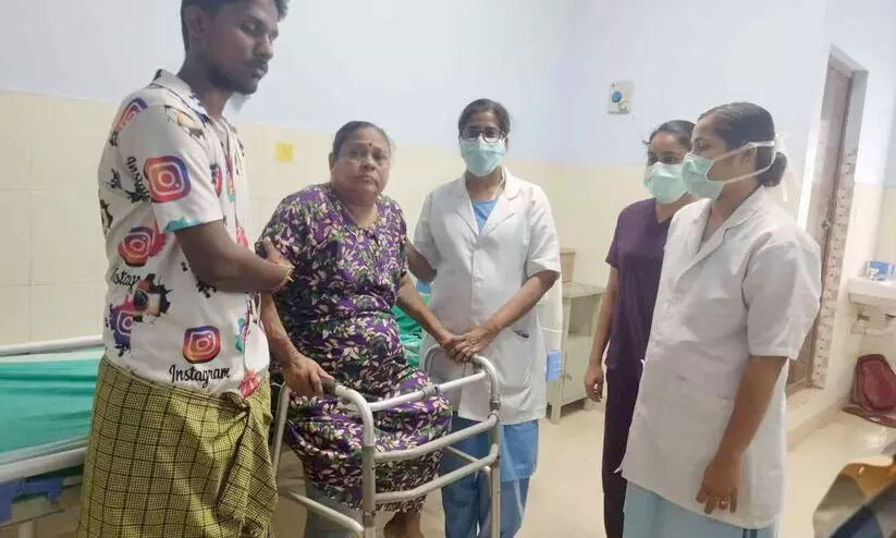 സങ്കീർണ ശസ്ത്രക്രിയയിലൂടെ ഇടുപ്പെല്ല് പൂർണമായി മാറ്റിവെച്ചു; ഗിരിജയുടെ 50 വർഷത്തെ ദുരിതജീവിതത്തിന് അന്ത്യം സങ്കീർണ ശസ്ത്രക്രിയയിലൂടെ ഇടുപ്പെല്ല് പൂർണമായി മാറ്റിവെച്ചു; ഗിരിജയുടെ 50 വർഷത്തെ ദുരിതജീവിതത്തിന് അന്ത്യം