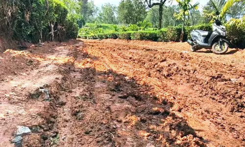 കുടിവെള്ള പദ്ധതിക്ക് പൈപ്പിടാൻ റോഡ് പൊളിച്ചു; കാൽനട പോലും ദുഷ്‍കരം