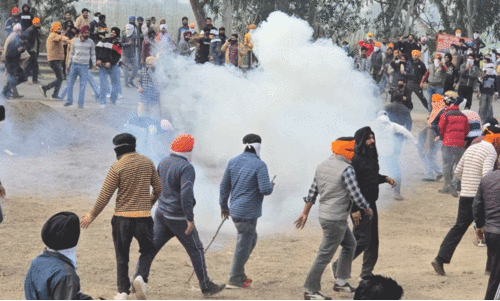 ശംഭു, ഖനൗരി അതിർത്തികളിൽ കർഷകരെ ഒഴിപ്പിക്കുന്നു; മൊഹാലിയിൽ സംഘർഷം