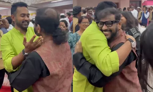 ഞാൻ എന്താ പറയുക നിങ്ങളോട്... മുഖ്യമന്ത്രിയുടെ ഇഫ്താർ വിരുന്നിൽ പരസ്പരം കെട്ടിപ്പിടിച്ച് ആസിഫ് അലിയും രമേശ് നാരായണനും