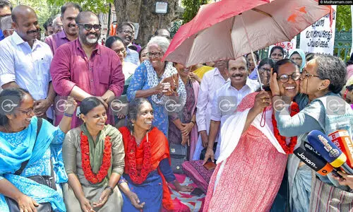 ആശ വർക്കർമാരുടെ സമരം തീർക്കണമെന്ന് എൽ.ഡി.എഫ് യോഗത്തിൽ ആവശ്യം ആശ വർക്കർമാരുടെ സമരം തീർക്കണമെന്ന് എൽ.ഡി.എഫ് യോഗത്തിൽ ആവശ്യം