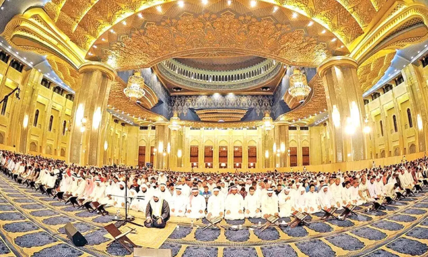 റ​മ​ദാ​ൻ അ​വ​സാ​ന​ത്തെ പ​ത്തി​ല്‍; മ​ന​സ്സു​ക​ൾ പ്രാ​ർ​ഥ​നാ മു​ഖ​രി​തം