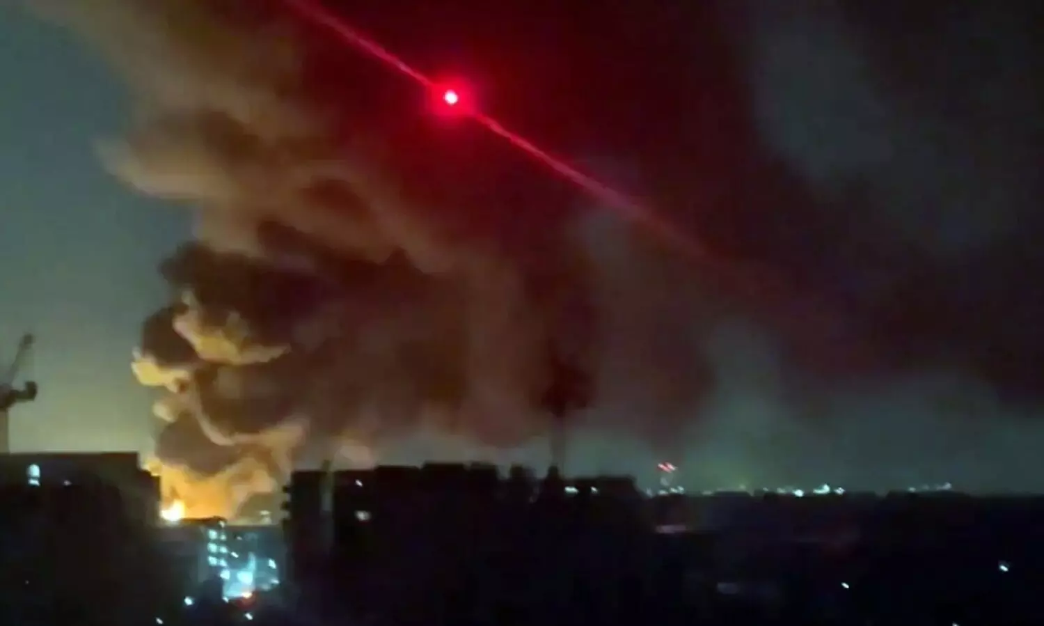 ലണ്ടൻ സബ്സ്റ്റേഷനിൽ തീപിടിത്തം; വൈദ്യുതിവിതരണം മുടങ്ങി, ഹീത്രൂ വിമാനത്താവളം അടച്ചു