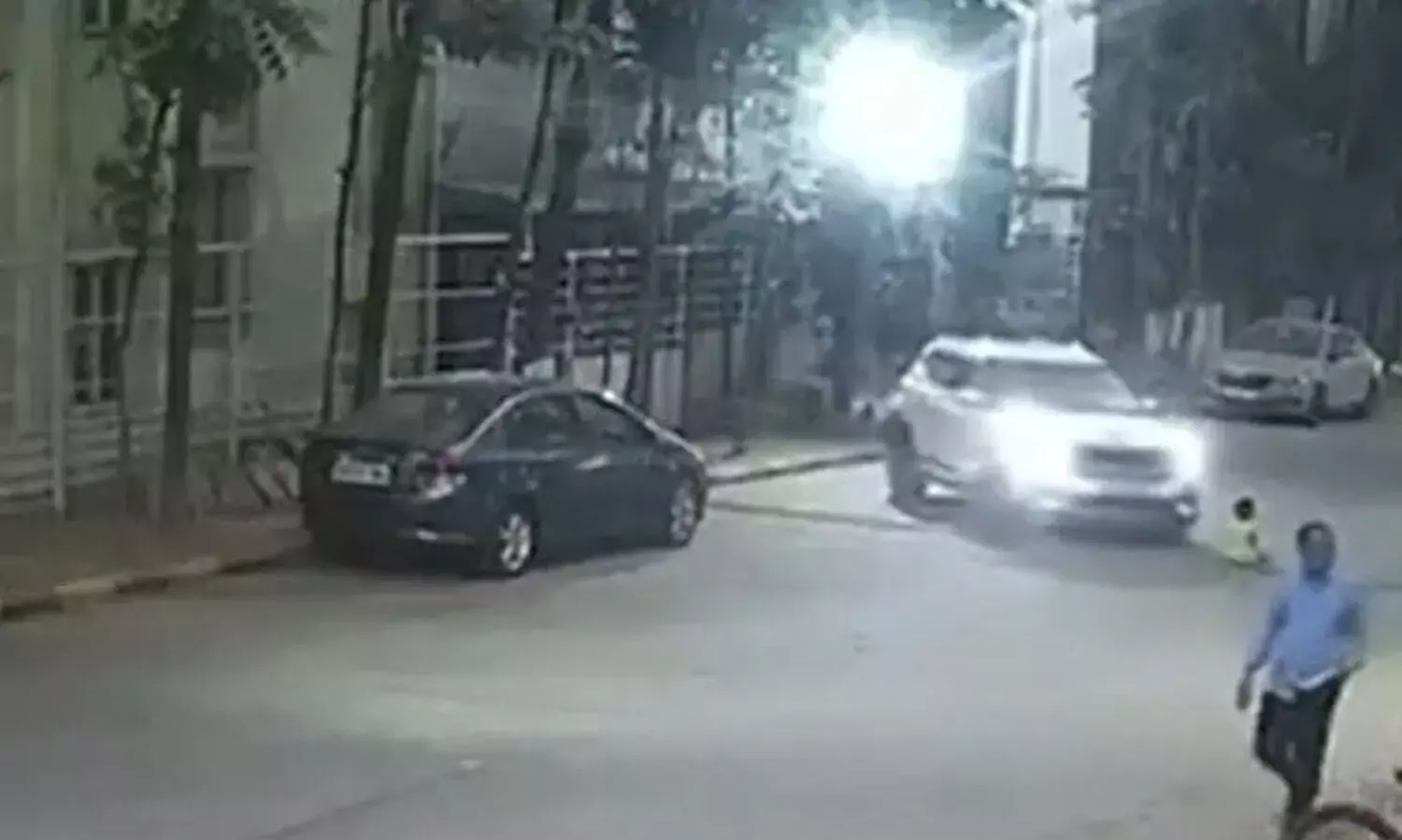 അശ്രദ്ധമായ ഡ്രൈവിങ് റോഡിൽ കളിക്കുകയായിരുന്ന രണ്ട് വയസുകാരിയുടെ ജീവനെടുത്തു; ഞെട്ടിക്കും ദൃശ്യങ്ങൾ പുറത്ത്