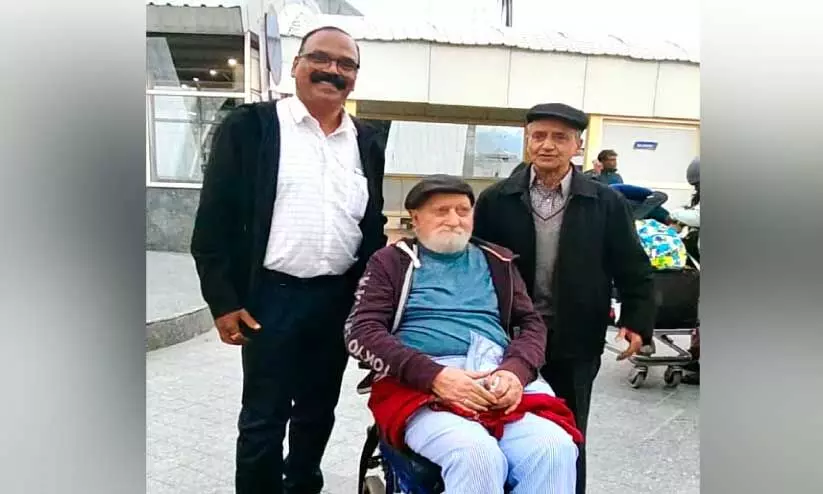 ഉ​റ്റ​വ​രു​ടെ ചാ​ര​ത്ത് റാ​ഷി​ദ് അ​ന്‍വ​ര്‍ ധ​ര്‍