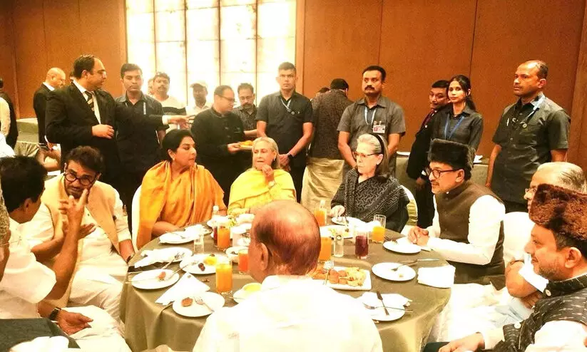 ഈ വിരുന്ന്, വർത്തമാന ഇന്ത്യക്ക് നൽകാവുന്ന ഏറ്റവും മികച്ച സന്ദേശം -സാദിഖലി തങ്ങൾ ഈ വിരുന്ന്, വർത്തമാന ഇന്ത്യക്ക് നൽകാവുന്ന ഏറ്റവും മികച്ച സന്ദേശം -സാദിഖലി തങ്ങൾ