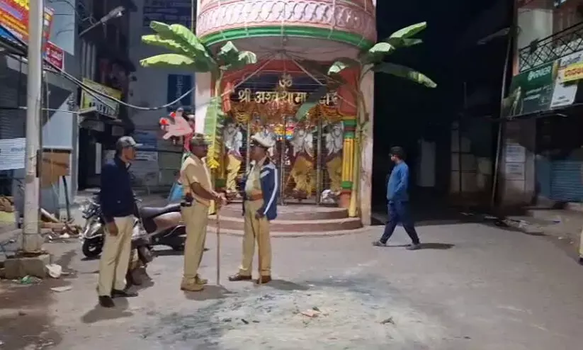 ബെ​ള​ഗാ​വി​യി​ൽ ക്ഷേ​ത്ര​ത്തി​ന് നേ​രെ ക​ല്ലേ​റ്