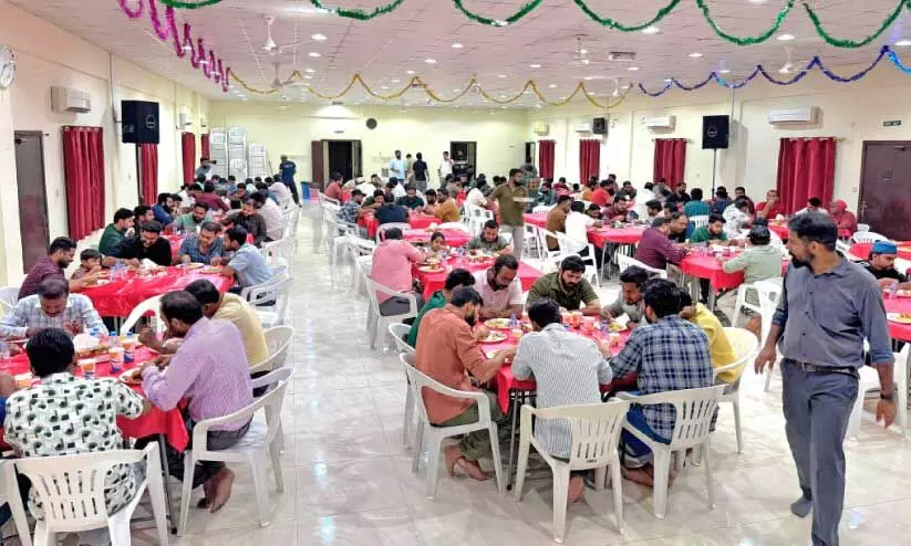 യു​വാ​ക്ക​ൾ​ക്ക് ഇ​ഫ്താ​ർ ഒ​രു​ക്കി യാ​സ് സ​ലാ​ല