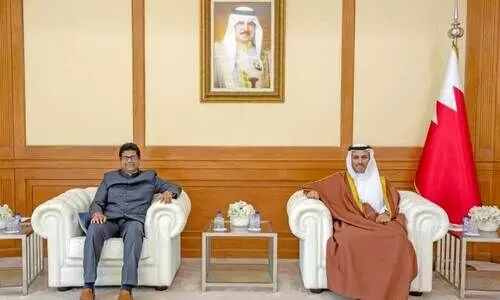 വാ​ർ​ത്ത​വി​നി​മ​യ മ​ന്ത്രി​യു​മാ​യി ചർച്ച ന​ട​ത്തി ഇ​ന്ത്യ​ൻ അം​ബാ​സ​ഡ​ർ