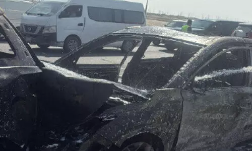 വാ​ഹ​ന​ങ്ങ​ൾ കൂ​ട്ടി​യി​ടി​ച്ചു ക​ത്തി​ന​ശി​ച്ചു