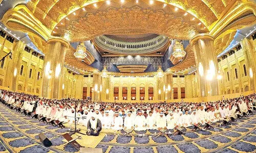 റ​മ​ദാ​ൻ അ​വ​സാ​ന​ത്തെ പ​ത്തി​ല്‍; മ​ന​സ്സു​ക​ൾ പ്രാ​ർ​ഥ​നാ മു​ഖ​രി​തം