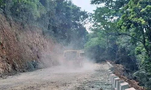 നിടും​പൊ​യി​ല്‍ ചു​രം റോ​ഡ് പ്ര​വൃ​ത്തി​ ഇ​ഴ​യു​ന്നു; വ​ല​ഞ്ഞ് നാ​ട്ടു​കാ​ര്‍