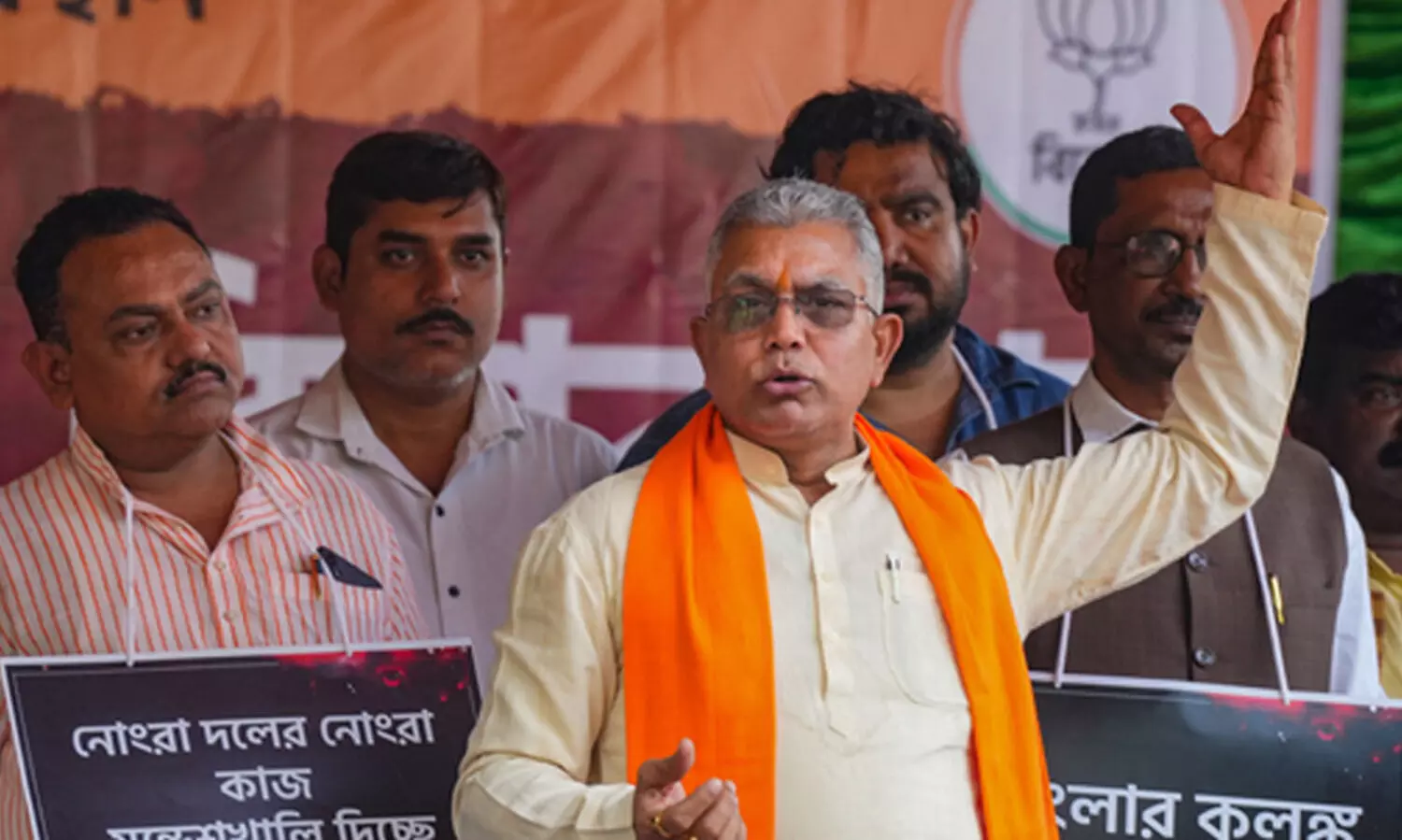 ‘ഇനിയും ബഹളം വെച്ചാൽ കഴുത്തിന് കുത്തിപിടിക്കും’; പൊതുമധ്യത്തിൽ സ്ത്രീകളെ ഭീഷണിപ്പെടുത്തി ബി.ജെ.പി നേതാവ്