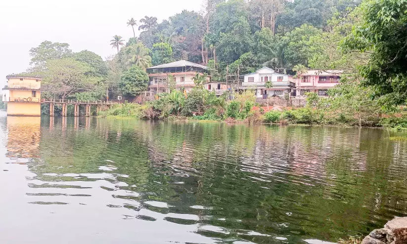 ജലം കൊണ്ട് മുറിവേറ്റവർ ജലം കൊണ്ട് മുറിവേറ്റവർ