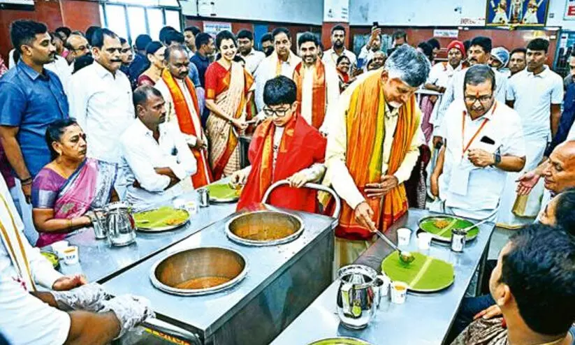 ഹിന്ദുക്കൾ മാത്രം അവിടെ ജോലി ചെയ്താൽ മതി; തിരുപ്പതി ക്ഷേത്രത്തിലെ ജീവനക്കാരെ സ്ഥലംമാറ്റിയത് സംബന്ധിച്ച് ചന്ദ്രബാബു നായിഡു