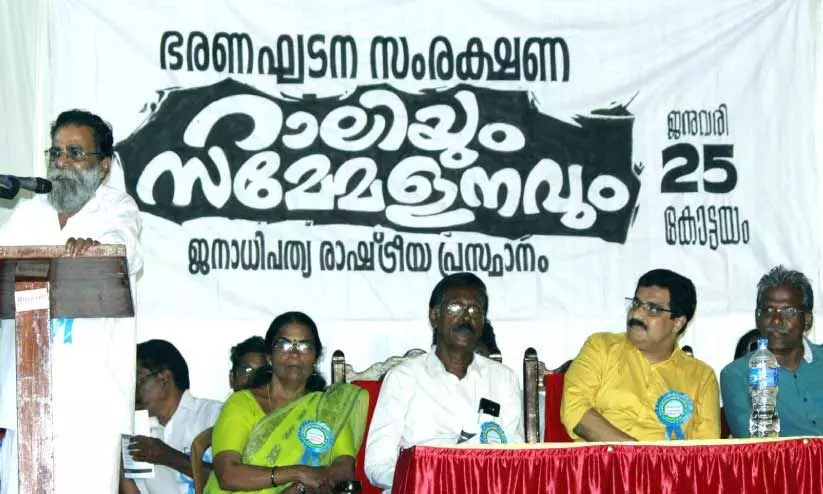 കെ.കെ. കൊച്ച് ജനാധിപത്യ രാഷ്ട്രീയ പ്രസ്ഥാനം സംഘടിപ്പിച്ച സമ്മേളനത്തിൽ സംസാരിക്കുന്നു