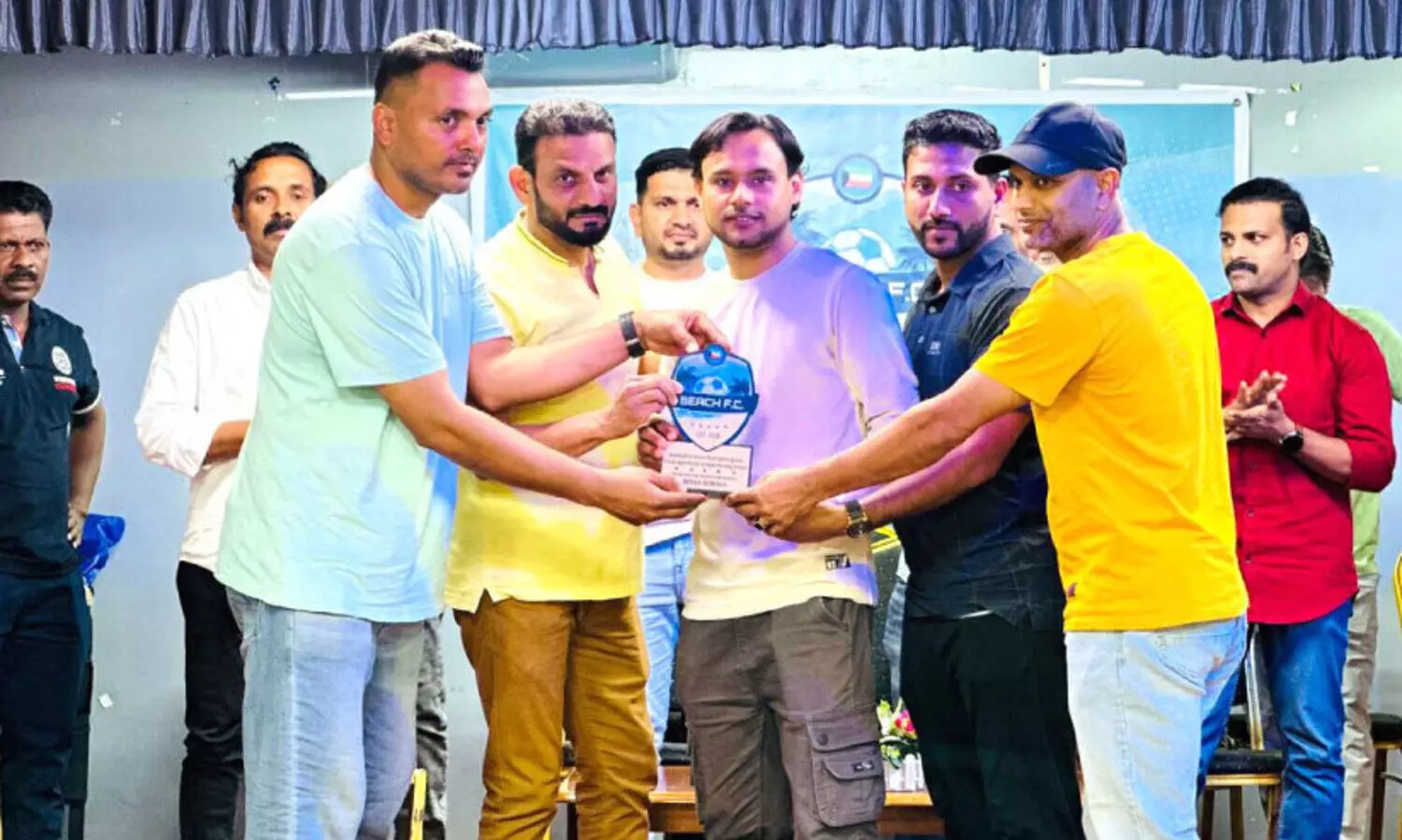 ബീ​ച്ച് എ​ഫ്.​സി മം​ഗ​ഫ് ഇ​ഫ്താ​ർ സം​ഗ​മ​വും  യാ​ത്ര​യയ​പ്പും