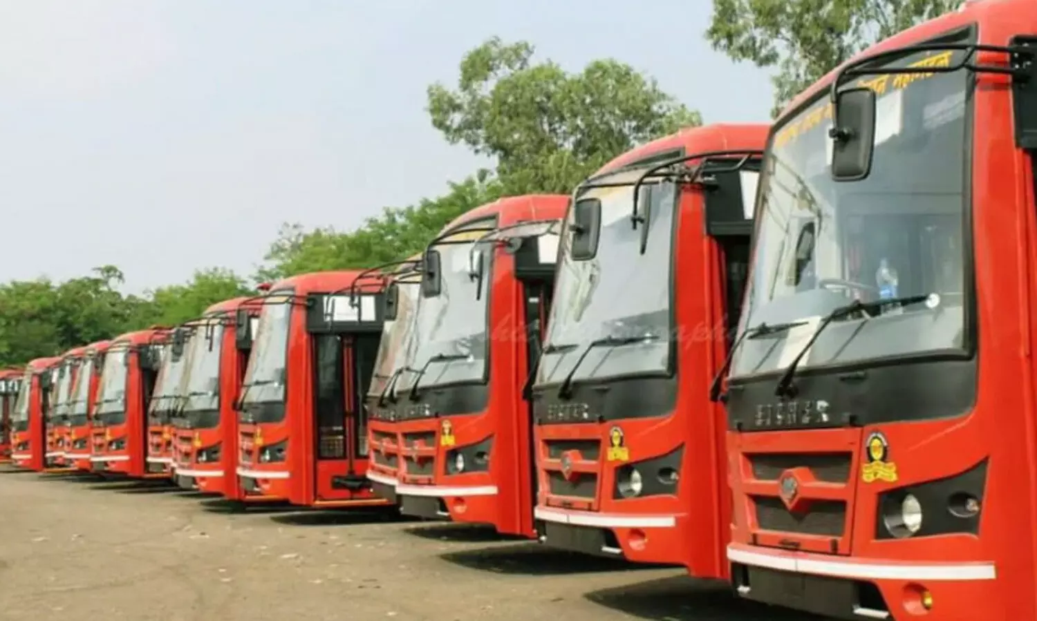 ക്രിക്കറ്റ് മാച്ച് കണ്ട് ഡ്രൈവിങ്; ഡ്രെവറുടെ പണി തെറിപ്പിച്ച് മഹാരാഷ്ട്ര ട്രാൻസ്പോർട്ട് കോർപ്പറേഷൻ
