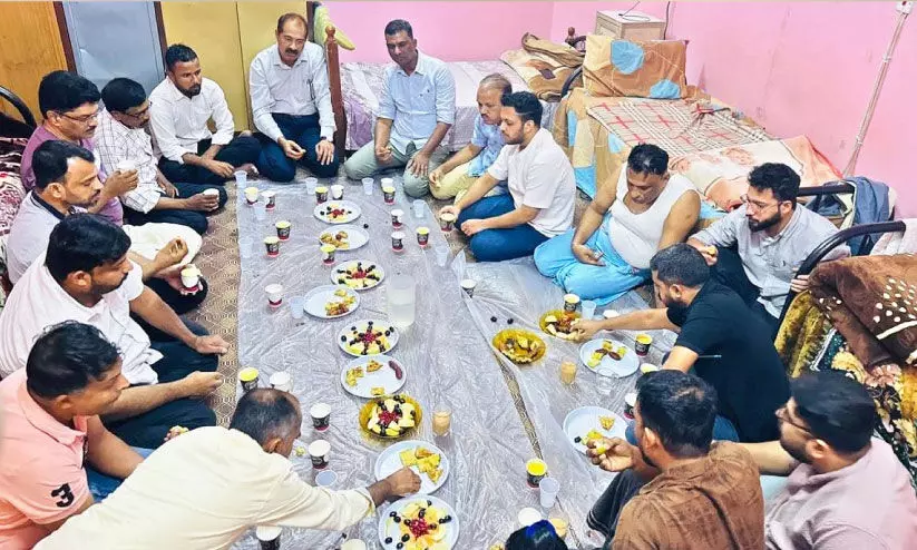 കരുവൻതിരുത്തി കൂട്ടായ്മ ഇഫ്താർ കരുവൻതിരുത്തി കൂട്ടായ്മ ഇഫ്താർ