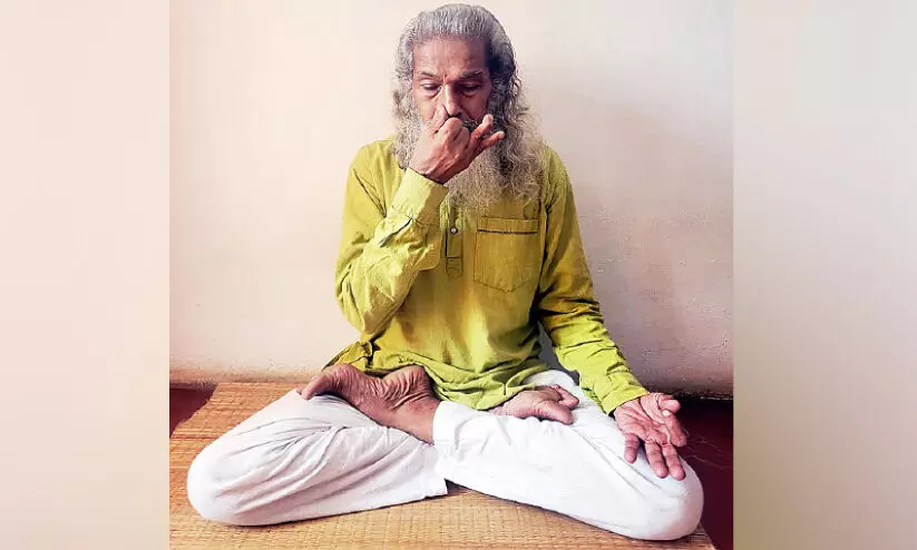 യോഗയിലൂടെ ജീവിതം പ്രയാസരഹിതമാക്കാം യോഗയിലൂടെ ജീവിതം പ്രയാസരഹിതമാക്കാം