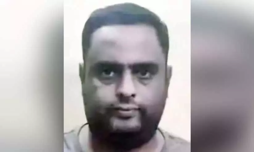 പൊ​ലീ​സ് ച​മ​ഞ്ഞ് പ​ണം ത​ട്ടി​യ യു​വാ​വ് അ​റ​സ്റ്റി​ൽ