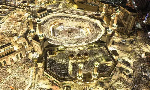 മ​സ്ജി​ദു​ൽ ഹ​റ​മി​ലെ തി​ര​ക്ക് നി​യ​ന്ത്രി​ക്ക​ണം; മാ​ർ​ഗ​നി​ർ​ദേ​ശം പാ​ലി​ക്കാ​ൻ നി​ർ​ദേ​ശി​ച്ച്​ ഇ​രു​ഹ​റം കാ​ര്യാ​ല​യം