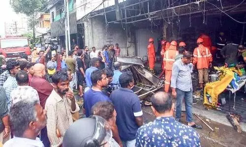 കതൃക്കടവിൽ തീപിടിത്തം