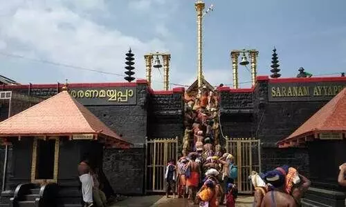 ഇതു താൻടാ പൊലീസ്​: അയ്യപ്പഭക്തർക്ക്​ ആശ്വാസമായി 70 മൊബൈൽ ഫോണുകൾ ​കൈമാറി