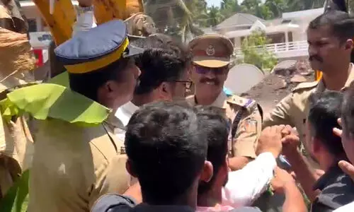 ബു​ൾ​ഡോ​സ​ർ രാ​ജ്; പ്ര​തി​ഷേ​ധ​ക്കാ​രെ അ​റ​സ്റ്റ് ചെ​യ്തു