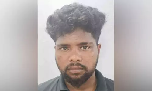 മാ​ധ്യ​മ​പ്ര​വ​ർ​ത്ത​ക​നെ ഇ​ടി​ച്ച് നി​ർ​ത്താ​തെ​പോ​യ ലോ​റി പി​ടി​കൂ​ടി