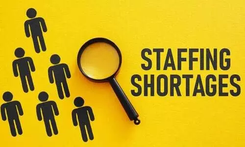 വി​ല്ലേ​ജു​ക​ളി​ൽ ഓ​ഫി​സ​ർ ഉ​ൾ​പ്പെ​ടെ ജീ​വ​ന​ക്കാ​ർ കു​റ​വ്; സേ​വ​ന​ങ്ങ​ൾ​ക്കാ​യി വ​ല​ഞ്ഞ് നാ​ട്ടു​കാ​ർ