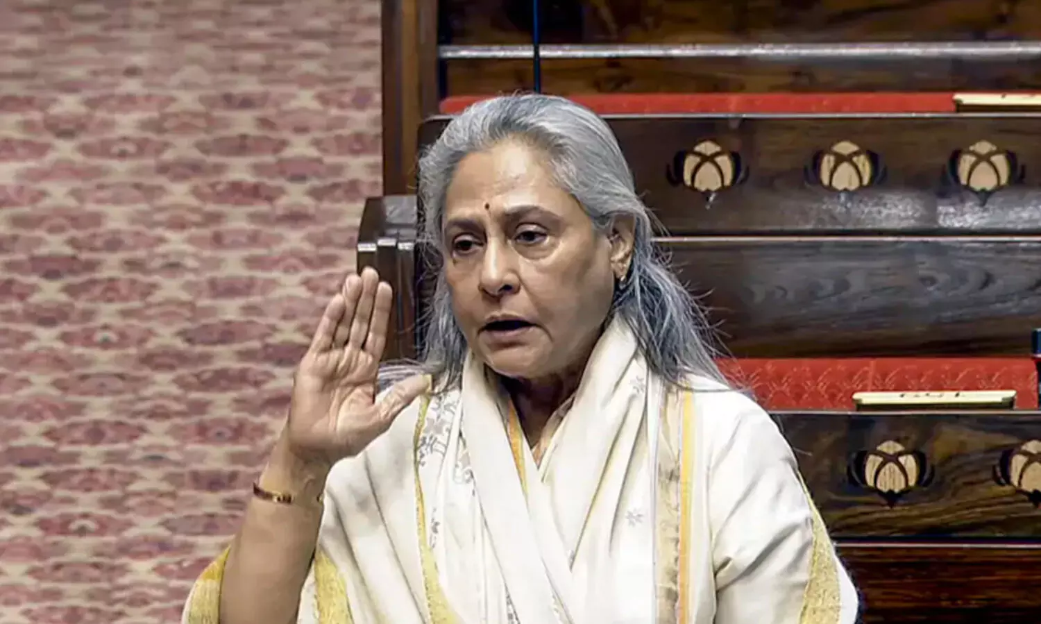 ആവിഷ്‍കാര സ്വാതന്ത്ര്യം എവിടെയെന്ന് ജയ ബച്ചൻ; ഏക്നാഥ് ഷിൻഡെ ശിവസേന പിളർത്തിയത് ബാബ സാഹിബിന് അപമാനമല്ലേയെന്നും ചോദ്യം