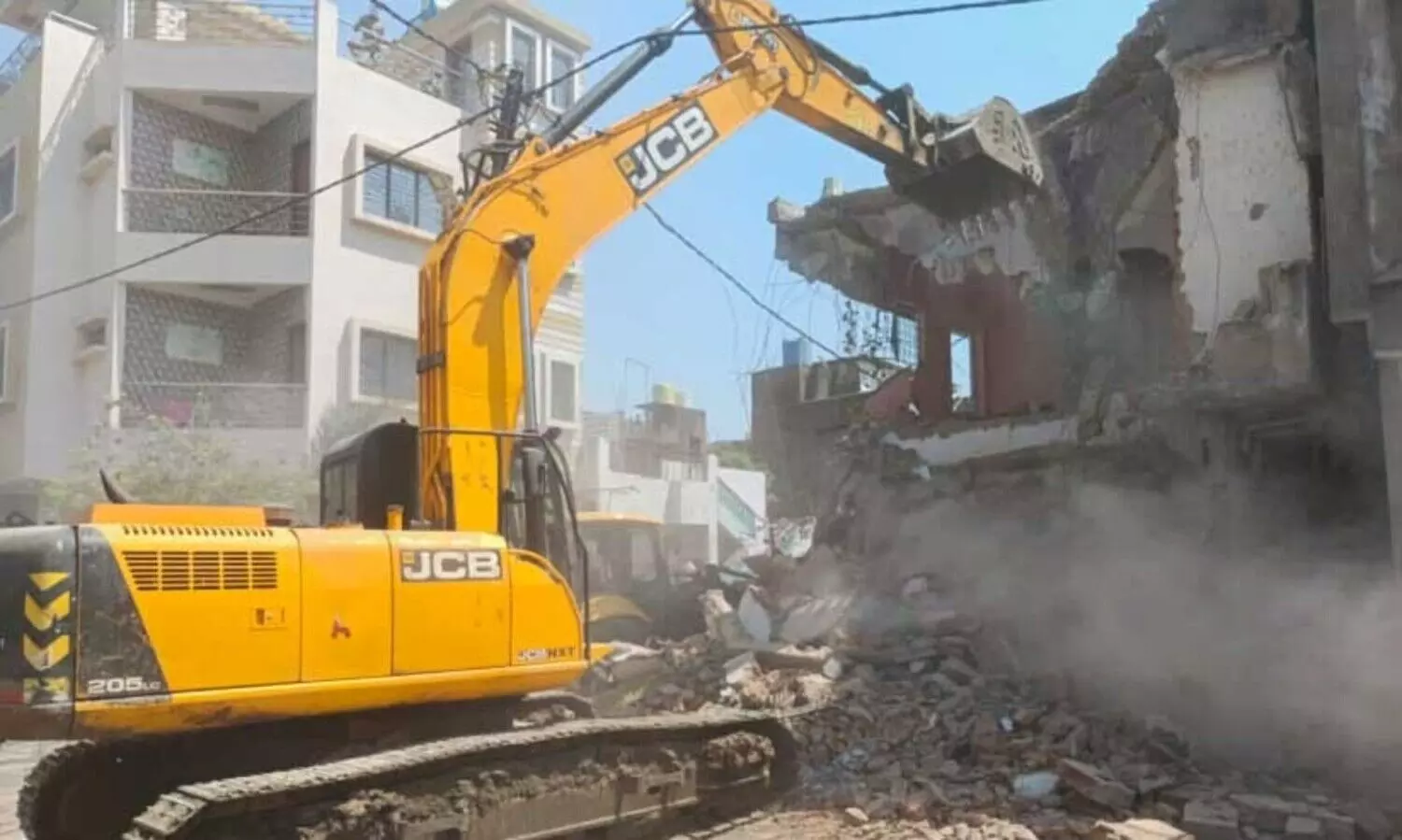 നാഗ്​പുരിൽ ബുൾഡോസർ രാജ്​: അറസ്റ്റിലായവരുടെ വീട്​ പൊളിച്ച്​ നഗരസഭ; ന​ട​പ​ടി​ക്ക്​ ഹൈ​കോ​ട​തി സ്​​റ്റേ