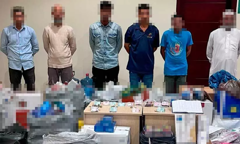 വഴിയോര കച്ചവടത്തിനെതിരെ നടപടി ശക്തം വഴിയോര കച്ചവടത്തിനെതിരെ നടപടി ശക്തം