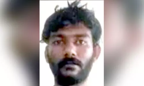 ക​സ്റ്റ​ഡി​യി​ൽ​നി​ന്ന് ര​ക്ഷ​പ്പെ​ടാ​ൻ ശ്ര​മി​ച്ച മ​ല​യാ​ളി പ്ര​തി​യെ പൊ​ലീ​സ് വെ​ടി​വെ​ച്ച് കീ​ഴ്പ്പെ​ടു​ത്തി