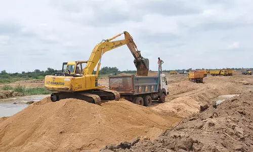 ഫാൽഗുനിയിൽ അനധികൃത മണൽഖനനം; ലക്ഷങ്ങൾ പിഴ; ഒപ്പം ഭൂമിയും കണ്ടുകെട്ടി ഫാൽഗുനിയിൽ അനധികൃത മണൽഖനനം; ലക്ഷങ്ങൾ പിഴ; ഒപ്പം ഭൂമിയും കണ്ടുകെട്ടി
