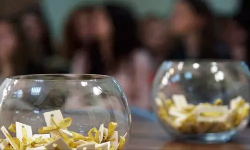 റാ​ഫി​ൾ ന​റു​ക്കെ​ടു​പ്പ് താ​ൽ​ക്കാ​ലി​ക​മാ​യി നി​ർ​ത്തി​വെ​ച്ചു