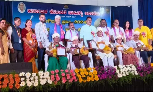 കൊ​ങ്ക​ണി സാ​ഹി​ത്യ അ​ക്കാ​ദ​മി അ​വാ​ർ​ഡ് വി​ത​ര​ണം ന​ട​ത്തി