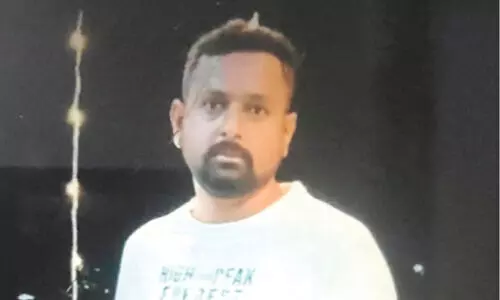 കു​ള​ത്തി​ന്റെ ആ​ഴ​മ​റി​യാ​തെ ചാ​ടി​യ യു​വാ​വ് ത​ല​യി​ടി​ച്ച് മ​രി​ച്ചു